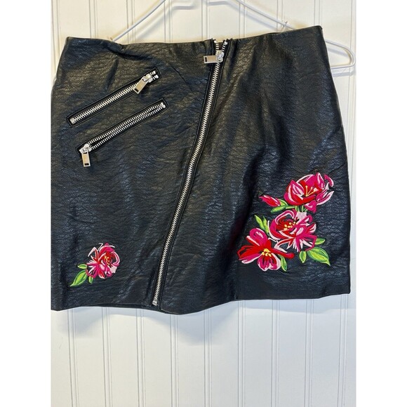 Divided Womens Black Faux Leather Mini Skirt W/ Rose Embroidery . Zippered Front - Picture 1 of 9